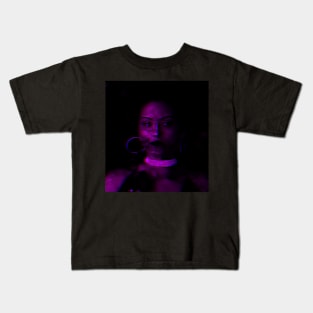 Beautiful girl, violet lighting, blue tones, jewelry. Beautiful and dark. Kids T-Shirt